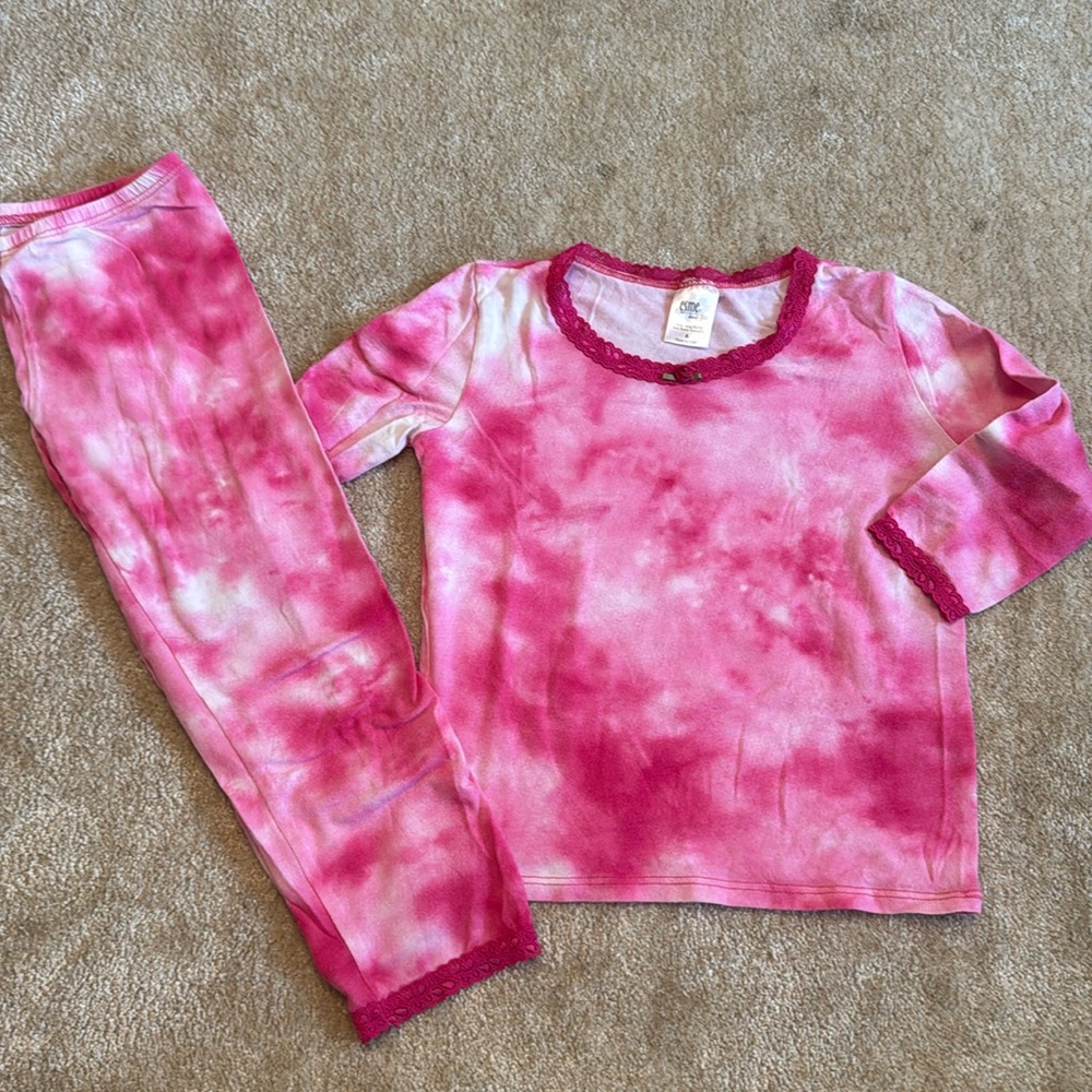 ESME pajama set
Smoke free pet free home
Amazing condition